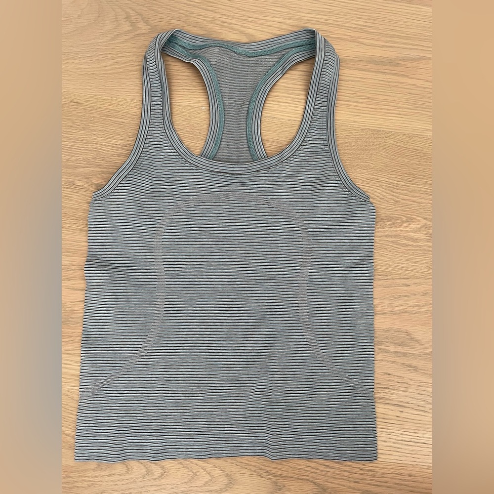 Blue/Black Lululemon Swiftly Tech Racerback Tank Top 2.0 Race Length - size 4